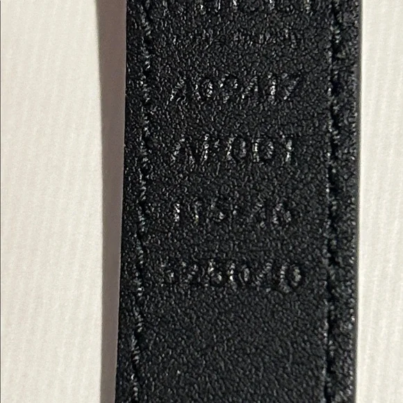Authentic Gucci Black Leather Slim
GG Marmont Belt 409417 115/46 with Gift Box - Picture 11 of 11